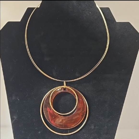 Unbranded Jewelry - Sophisticated Gold Toned Women's Necklace With Circular Brown Pendant